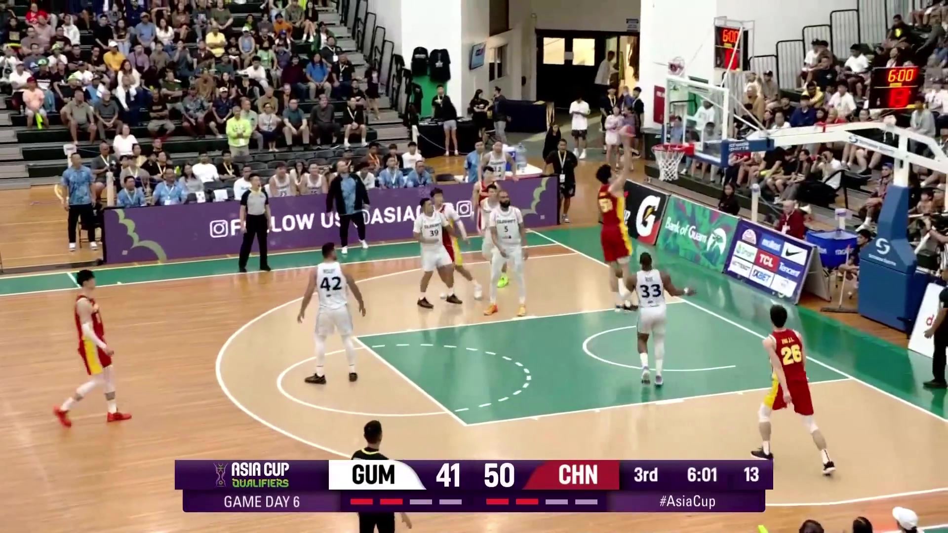 ?杨瀚森空切单手劈扣 把FIBA解说中文都震出来了：真的吗？！