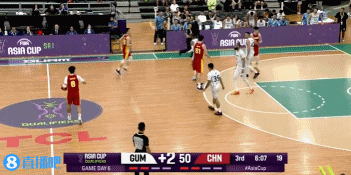 ?杨瀚森空切单手劈扣 把FIBA解说中文都震出来了：真的吗？！