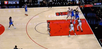 ?妈呀！杰伦-格林超远空接?背身满弓怒扣！