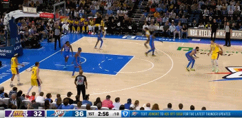 东契奇强突内线扛着多特打进2+1 连进两球打停比赛