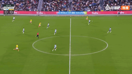 太强了?迪亚斯戏耍阿根廷防线破门 队长J罗给迪亚斯"加冕"?